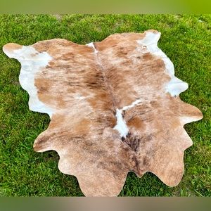 XL TriColor Brazilian Cowhide. Authentic. 7'0" H x 6'10" W.